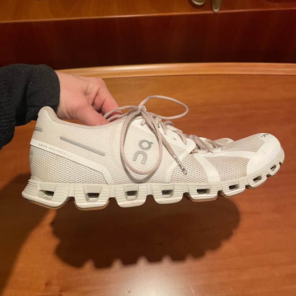 On Cloud Womens shoes
